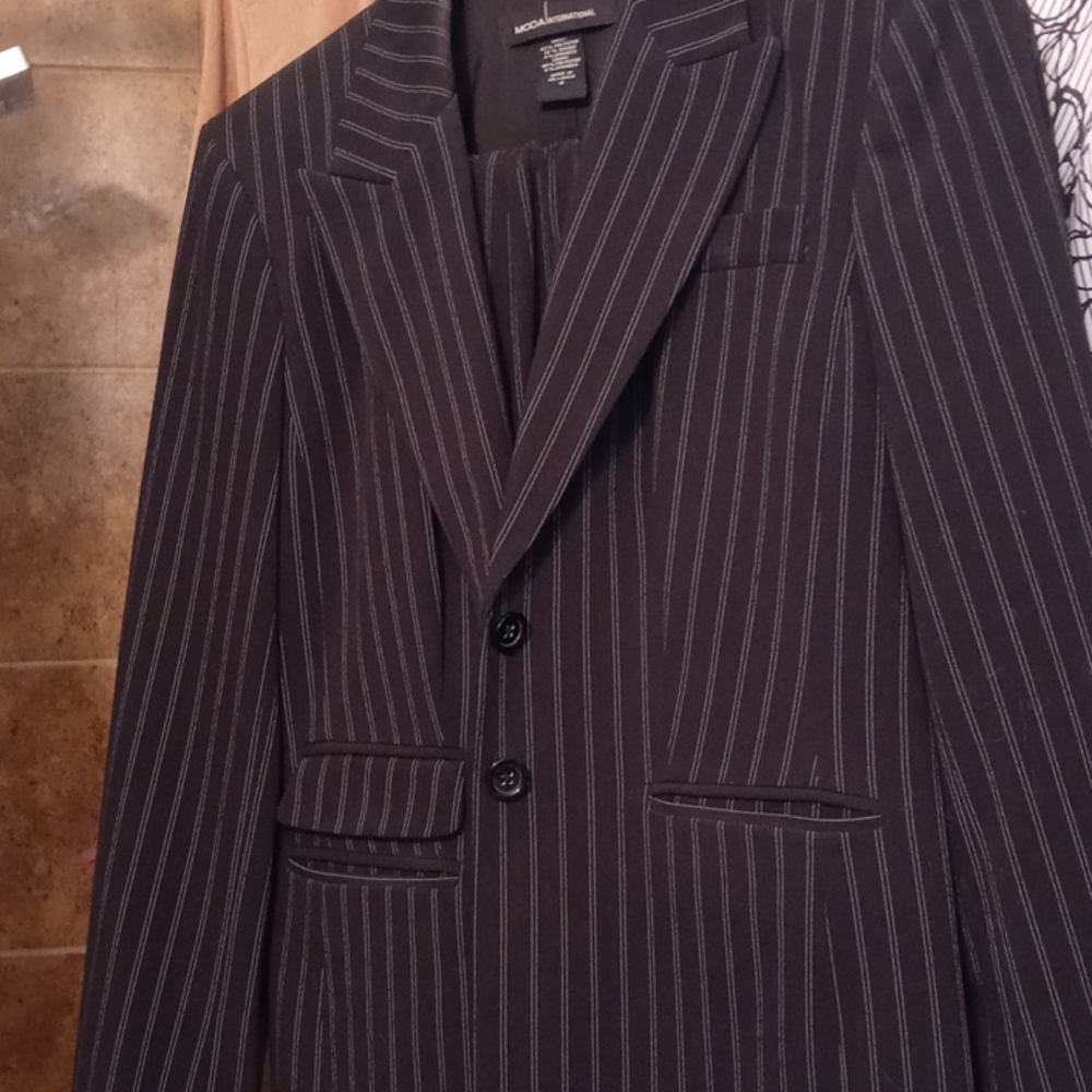 Lovely pin stripped 2 piece suit
